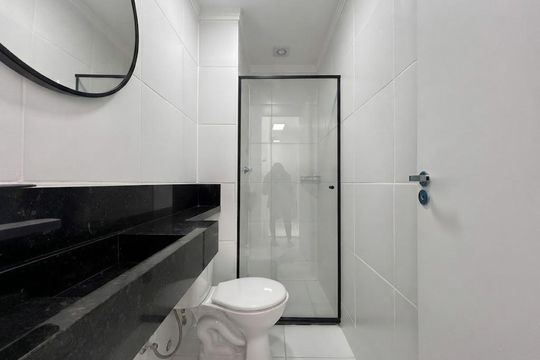 Banheiro de apartamento para alugar com 2 quartos, 32m² em Jardim Caravelas, São Paulo