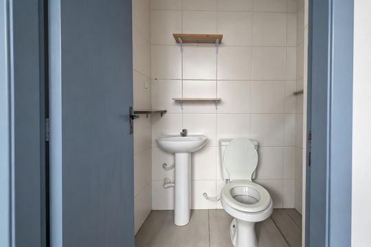 Banheiro de kitnet/studio para alugar com 1 quarto, 16m² em Cambuci, São Paulo