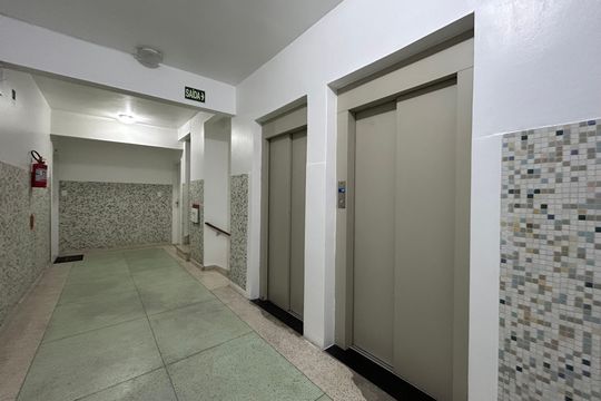 Elevador  de apartamento para alugar com 2 quartos, 53m² em Centro, Florianópolis