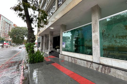 Fachada de apartamento para alugar com 2 quartos, 53m² em Centro, Florianópolis