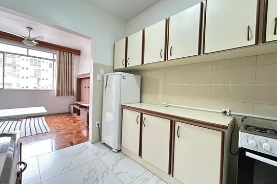 Cozinha de apartamento para alugar com 2 quartos, 53m² em Centro, Florianópolis
