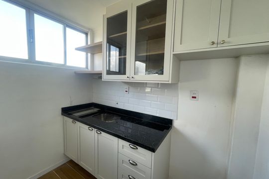 Cozinha de apartamento para alugar com 1 quarto, 50m² em Morro dos Barbosas, São Vicente
