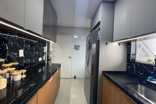 Cozinha de apartamento à venda com 2 quartos, 65m² em Santo Antônio, Osasco