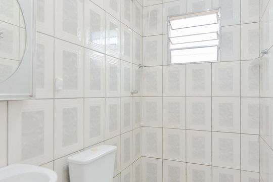 Banheiro de casa de condomínio para alugar com 2 quartos, 104m² em Jardim Guilhermino, Guarulhos