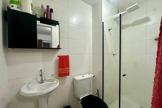 Banheiro de apartamento à venda com 1 quarto, 26m² em Jardim Mirante, São Paulo