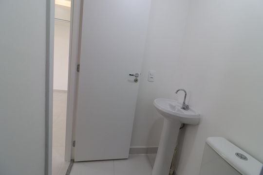 Banheiro de apartamento para alugar com 2 quartos, 35m² em Socorro, São Paulo