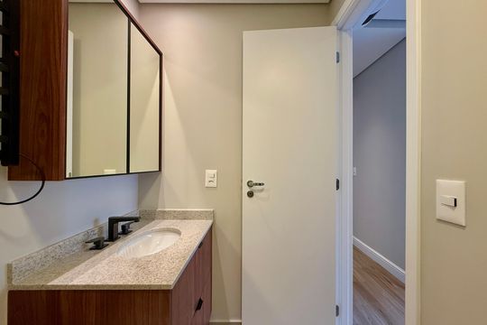 Banheiro Suíte 1 de apartamento para alugar com 2 quartos, 68m² em Jardim das Acacias, São Paulo