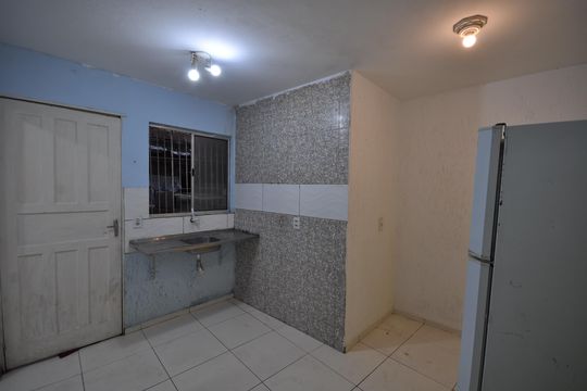 Cozinha de casa para alugar com 1 quarto, 35m² em Vila Nova Galvão, São Paulo