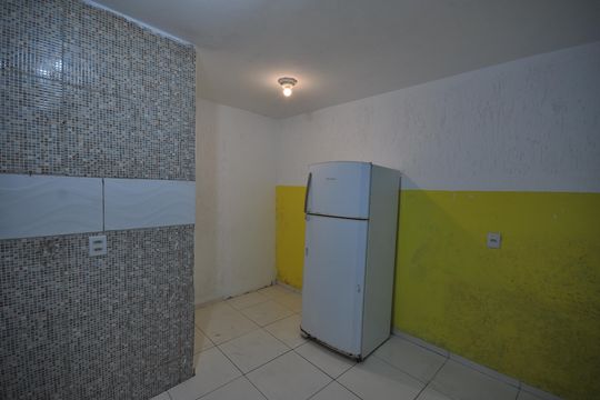 Cozinha de casa para alugar com 1 quarto, 35m² em Vila Nova Galvão, São Paulo