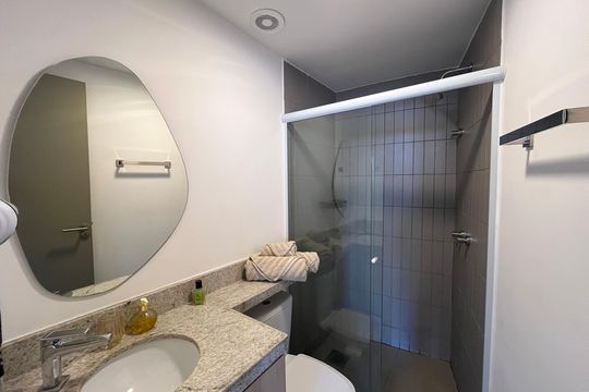 Banheiro de kitnet/studio à venda com 1 quarto, 40m² em Barra da Tijuca, Rio de Janeiro
