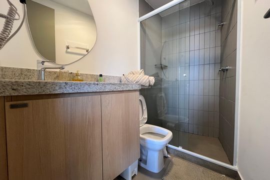 Banheiro de kitnet/studio à venda com 1 quarto, 40m² em Barra da Tijuca, Rio de Janeiro