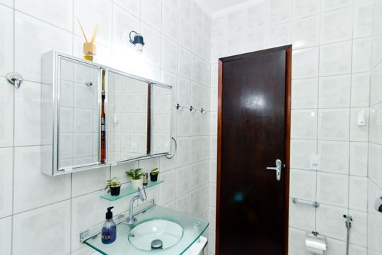 Banheiro Social de casa à venda com 2 quartos, 111m² em Jardim Santa Cecilia, Guarulhos
