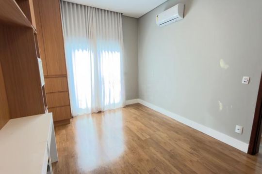 Casa de Condomínio à venda com 3 quartos, 259m² em Swiss Park, Campinas