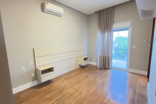 Casa de Condomínio à venda com 3 quartos, 259m² em Swiss Park, Campinas