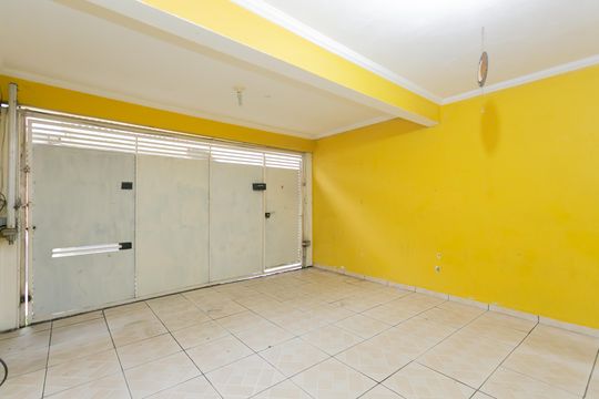 Garagem  de casa à venda com 3 quartos, 50m² em Jardim Indaia, São Paulo
