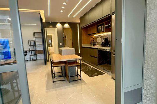 Cozinha de apartamento para alugar com 3 quartos, 103m² em Itaim Bibi, São Paulo