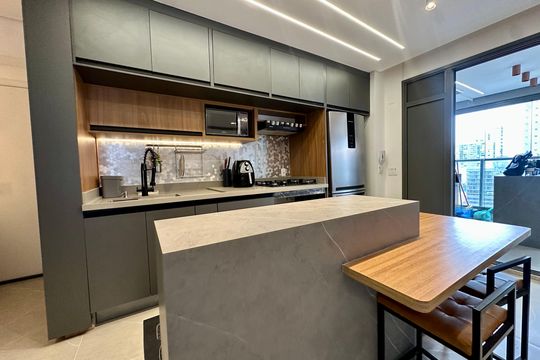 Cozinha de apartamento para alugar com 3 quartos, 103m² em Itaim Bibi, São Paulo