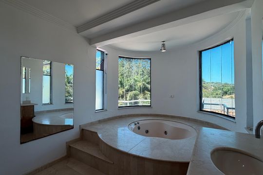 Casa de Condomínio para alugar com 5 quartos, 384m² em Residencial Euroville, Carapicuíba