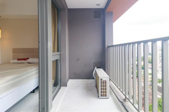 Varanda de kitnet/studio para alugar com 0 quarto, 27m² em Cidade Monções, São Paulo