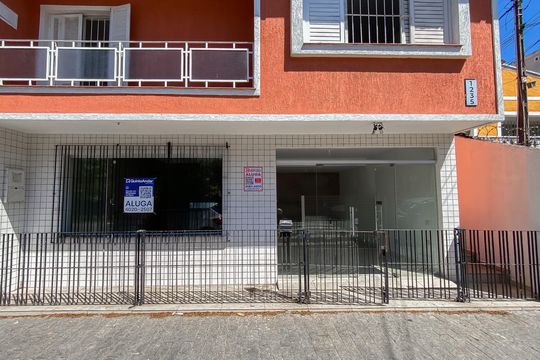 Fachada  de casa para alugar com 3 quartos, 100m² em Parque Boturussu, São Paulo