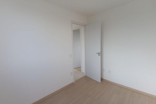 Quarto 2 de apartamento para alugar com 2 quartos, 42m² em Jardim Alvorada, Nova Iguaçu