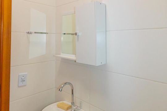 Banheiro de casa para alugar com 2 quartos, 55m² em Jardim Betânia, Cachoeirinha