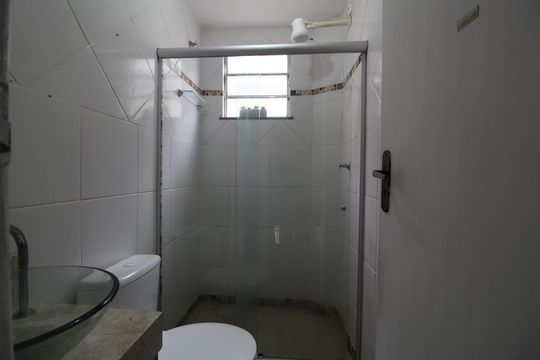 Banheiro Social de casa de condomínio à venda com 2 quartos, 149m² em Taquara, Rio de Janeiro