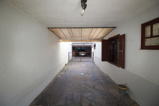 Garagem de casa à venda com 2 quartos, 200m² em Jardim Itu, Porto Alegre