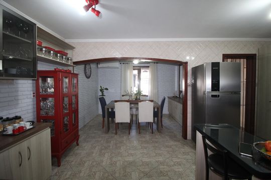 Cozinha de casa à venda com 2 quartos, 200m² em Jardim Itu, Porto Alegre