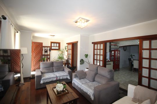 Sala de casa à venda com 2 quartos, 200m² em Jardim Itu, Porto Alegre