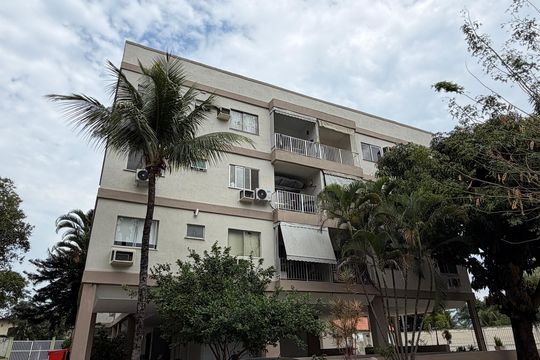 Fachada do bloco de apartamento para alugar com 2 quartos, 77m² em Jacarepaguá, Rio de Janeiro