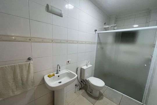 Banheiro de apartamento para alugar com 2 quartos, 118m² em Itararé, São Vicente