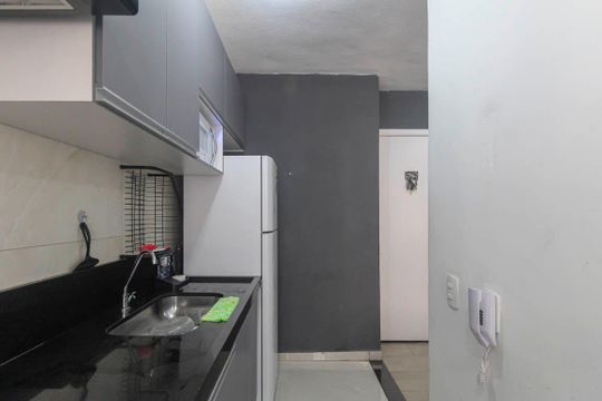 Cozinha e Área de Serviço de apartamento para alugar com 2 quartos, 42m² em Parque São Lourenço, São Paulo