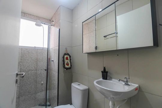 Banheiro de apartamento para alugar com 2 quartos, 42m² em Parque São Lourenço, São Paulo
