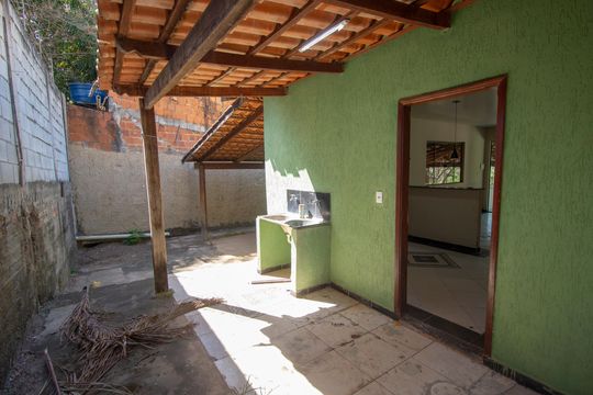 Casa de Condomínio à venda com 2 quartos, 72m² em Conjunto 04, Brasília