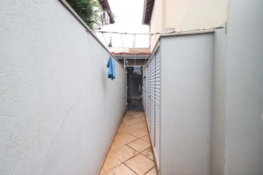 Corredor de casa de condomínio para alugar com 3 quartos, 180m² em Parque dos Lagos, Ribeirão Preto