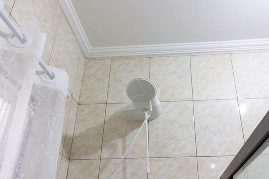 Banheiro social de casa para alugar com 3 quartos, 400m² em Torres Tibagy, Guarulhos