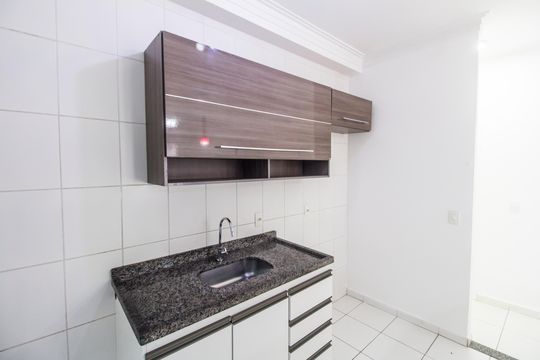 Cozinha de apartamento para alugar com 2 quartos, 62m² em Jardim Tupanci, Barueri