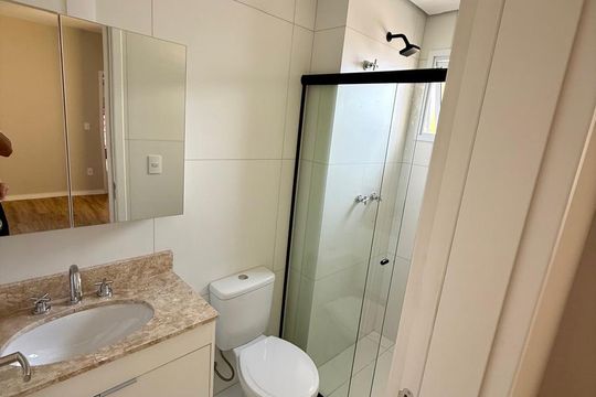 Banheiro de apartamento à venda com 2 quartos, 57m² em Jardim Santa Cruz, Indaiatuba
