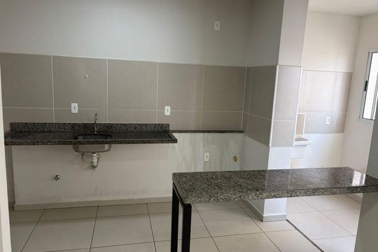 Cozinha de apartamento para alugar com 2 quartos, 59m² em Morumbi, Uberlândia
