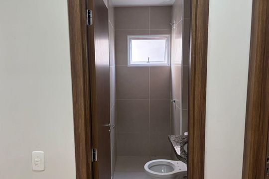 Banheiro de apartamento para alugar com 2 quartos, 59m² em Morumbi, Uberlândia