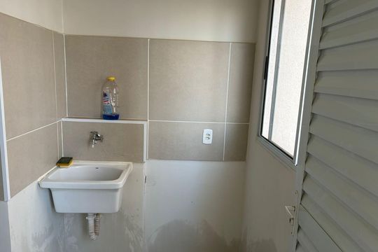 Área de serviço de apartamento para alugar com 2 quartos, 59m² em Morumbi, Uberlândia