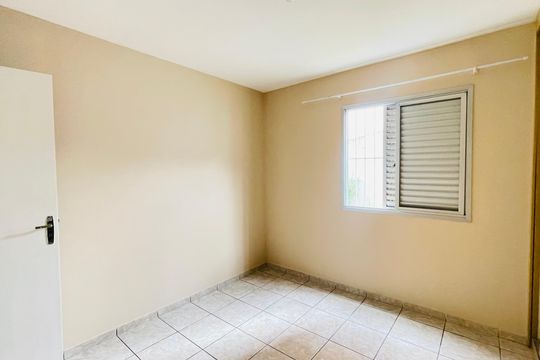 Quarto de apartamento para alugar com 2 quartos, 50m² em Rio das Pedras, Cotia