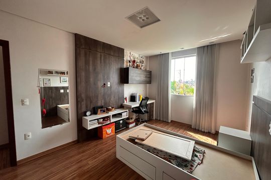 Casa para alugar com 3 quartos, 410m² em Milanez, Contagem