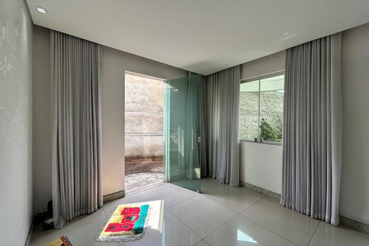 Casa para alugar com 3 quartos, 410m² em Milanez, Contagem