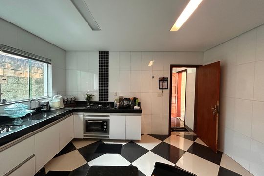 Casa para alugar com 3 quartos, 410m² em Milanez, Contagem