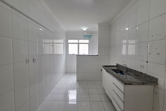 Cozinha de apartamento para alugar com 2 quartos, 84m² em Guilhermina, Praia Grande