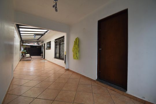 Garagem  de casa à venda com 3 quartos, 160m² em Xaxim, Curitiba