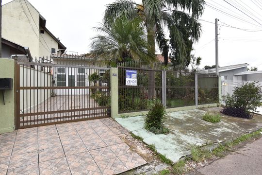 Fachada  de casa à venda com 3 quartos, 160m² em Xaxim, Curitiba