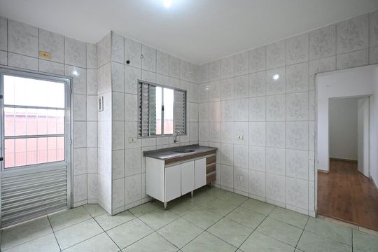 Cozinha de casa para alugar com 1 quarto, 52m² em Jardim Oliveiras, Taboão da Serra